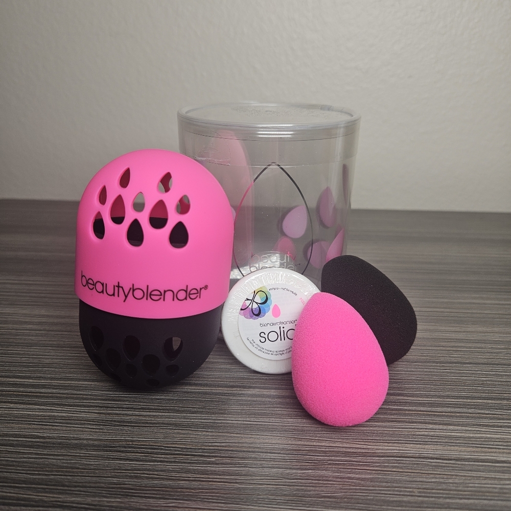 NEW Beautyblender Bundle 2 sponges + 1 cleanser bar + protective case